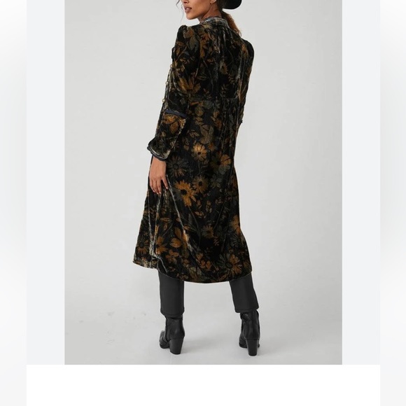 Sale. New free people hazel duster blk motif